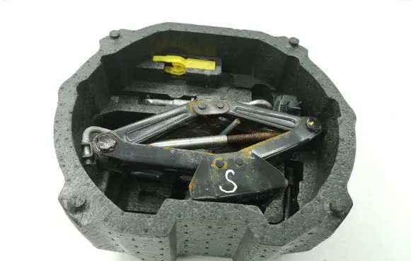 Peugeot 508 Tool set 