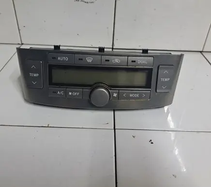 Toyota Avensis T250 Climate control unit 5590005140 5D060CB