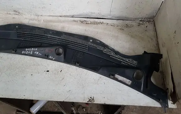 Dodge Caliber Wiper trim 05303815A