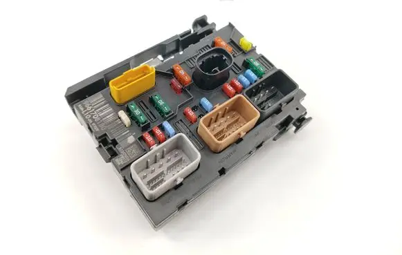 Peugeot 207 Fuse module 9661708180