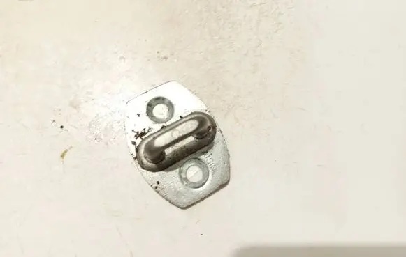 Toyota Avensis T250 Front door lock loop/hook striker 