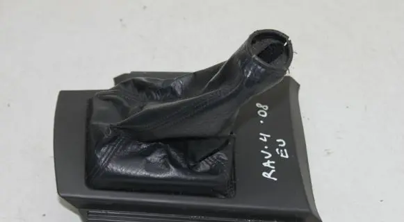 Toyota RAV 4 (XA30) Gear shifter surround trim plastic