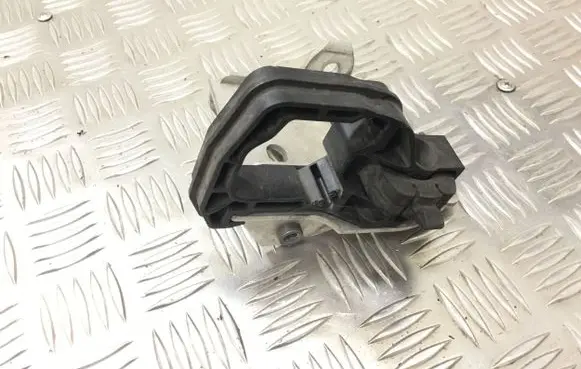 BMW 5 F10 F11 Radiator mount bracket 7186513