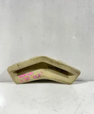 Volvo V70 Seat belt trim 
