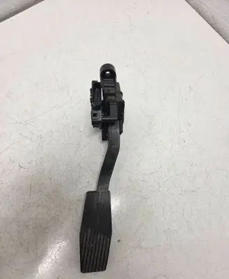 Opel Meriva B Accelerator throttle pedal 102DE0037 13252885 D163100373