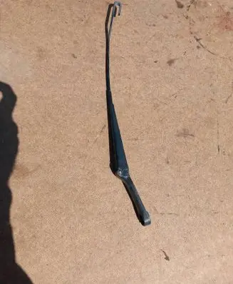 Volkswagen PASSAT B5 Front wiper blade arm 3B1955409