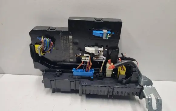 Mercedes-Benz C W204 SAM control unit A2049060205 2049060205 5DK01102211