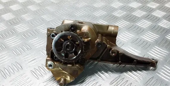 Mercedes-Benz CLS C219 Oil pump A2731800101