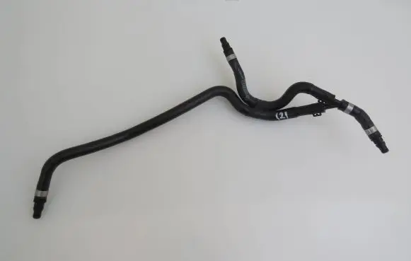 Mercedes-Benz CLS C218 X218 Engine coolant pipe/hose A2125010625