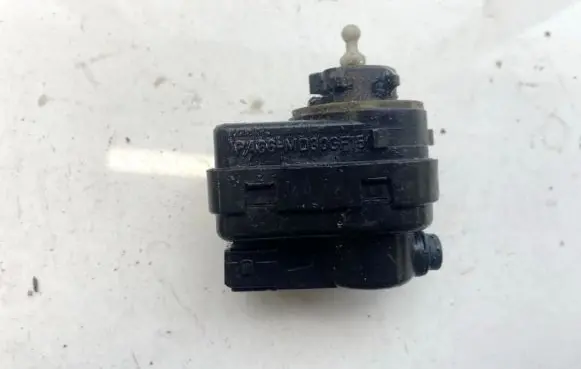 Headlight level adjustment motor