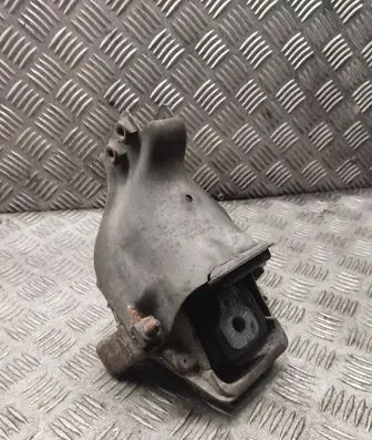 Engine mount bracket