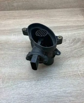 BMW 5 E39 Mass air flow meter 7787076 0928400468