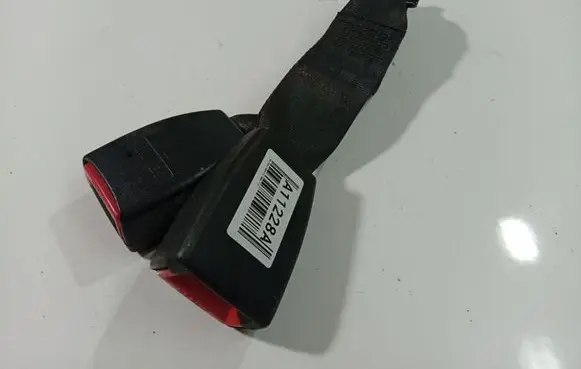 Hyundai Sonata Middle seatbelt buckle (rear)