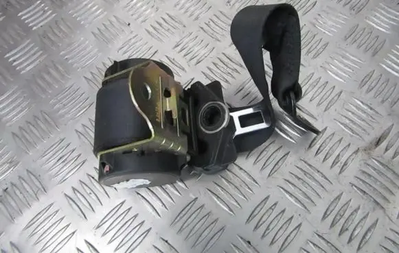 Mini One - Cooper R50 - 53 Rear seatbelt