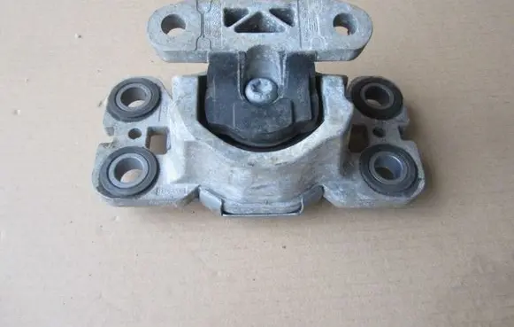 Land Rover Range Rover Evoque L538 Engine mount bracket BJ327M121AC