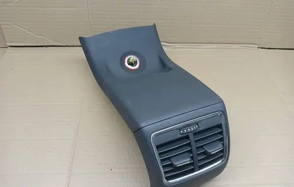 Audi Q3 8U Rear air vent grill 8U0819203A