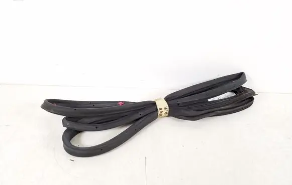 Toyota Auris 150 Rubber seal front coupe door 67861-02170