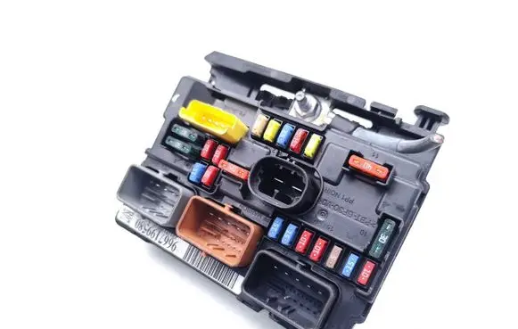 Peugeot 207 Fuse module 9667199580