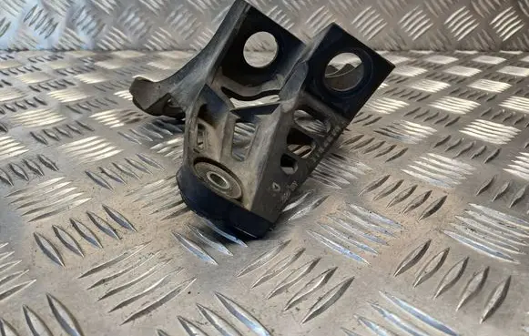 Volkswagen Golf VI Gear shift cable bracket 1K0711789G