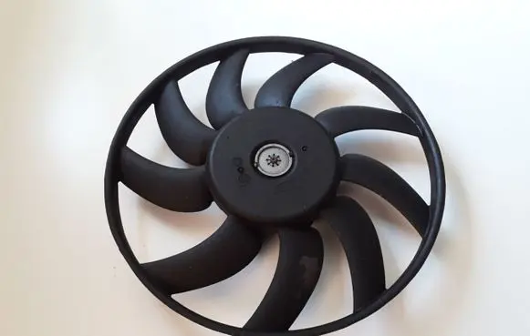 Audi Q3 8U Radiator cooling fan shroud M160982