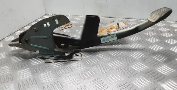 Volvo V40 Brake pedal 31445636