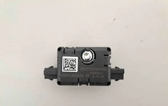 BMW X4 G02 Aerial antenna amplifier 6832256