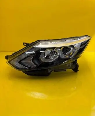 Nissan Qashqai Headlight/headlamp 10018015