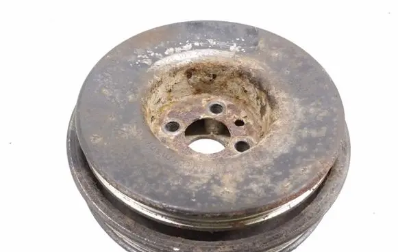 Volkswagen Golf III Crankshaft pulley 028105253A