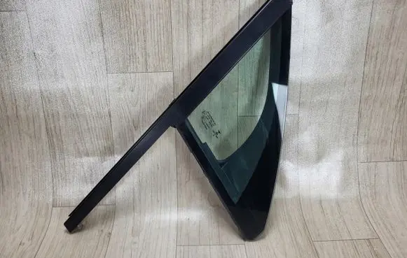 Porsche Macan (95B) Front triangle window/glass 95B845114E