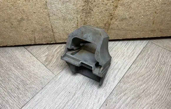 BMW 1 E81 E87 Radiator mount bracket 7807186 17117807186 1711780718602