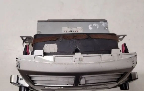 Toyota Yaris Radio/CD/DVD/GPS head unit 861200D210