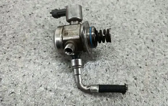 Ford Mondeo MK IV Fuel injection high pressure pump