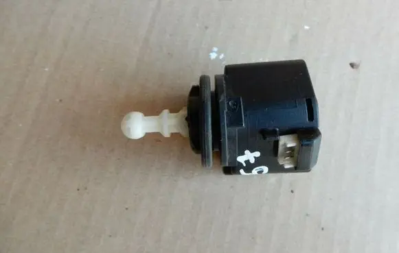 Audi A6 S6 C6 4F Headlight level adjustment motor 00883000 40357