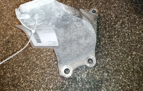 Nissan Leaf I (ZE0) Engine mounting bracket