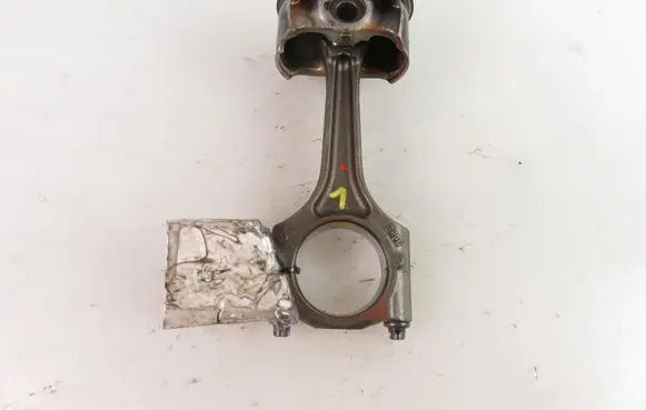 Volkswagen Scirocco Piston with connecting rod 