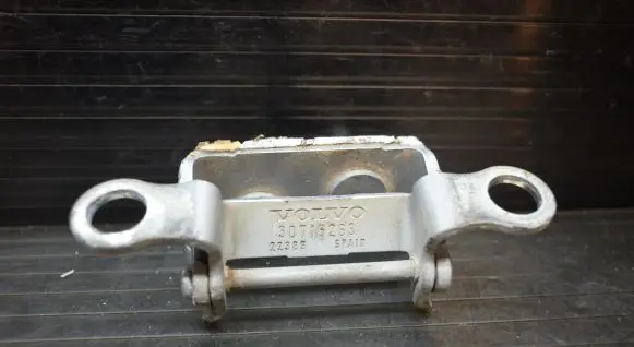 Volvo V50 Tailgate/trunk/boot hinge