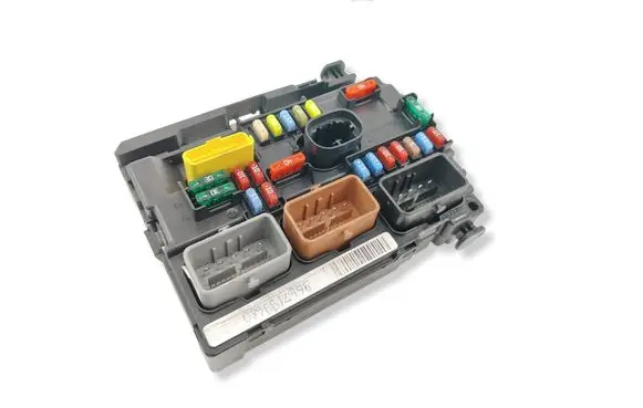 Peugeot 207 Fuse module 9667199680