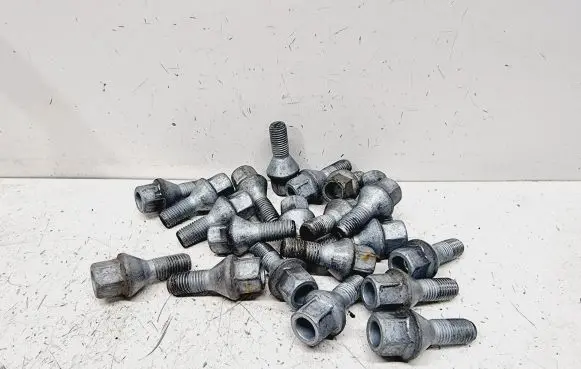 Nuts/bolts
