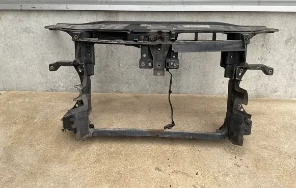 Volkswagen PASSAT B7 Radiator support slam panel 3AA805588B
