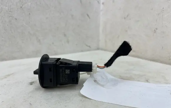 Passenger airbag on/off switch