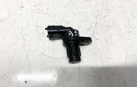 Skoda Octavia Mk2 (1Z) Camshaft position sensor 0232103067