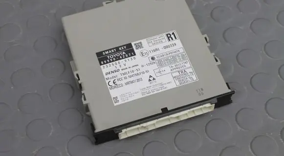 Toyota RAV 4 (XA40) Keyless (KESSY) go control unit/module 