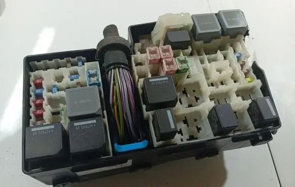 Ford C-MAX II Fuse box set E00027328