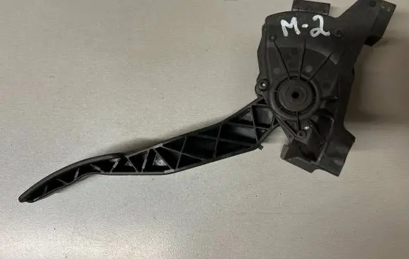 Mitsubishi Colt Accelerator throttle pedal A4543000304 6PV00886600 125792