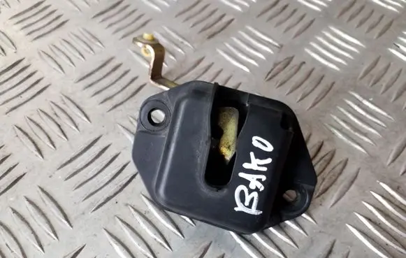Chrysler Voyager Fuel tank cap lock 