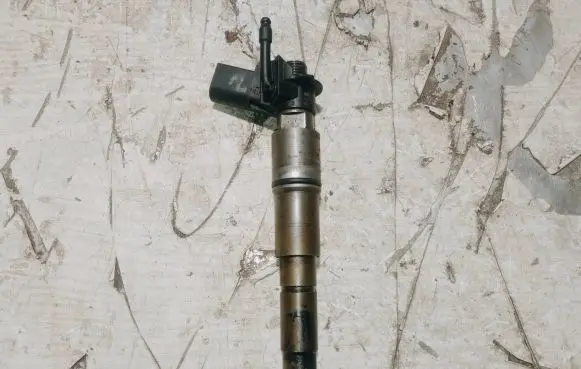 BMW 7 E65 E66 Fuel injector 779272102 00842 050204