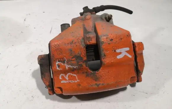Volkswagen PASSAT B7 Front brake caliper