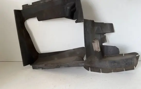 Audi Q7 4L Intercooler air channel guide 4L0117335B