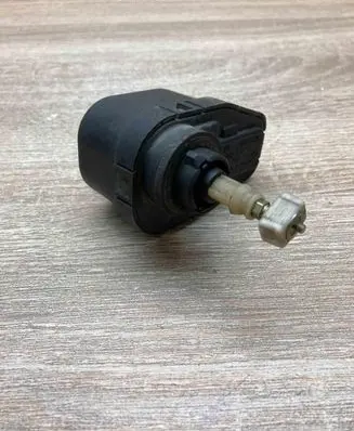 Audi 80 90 S2 B4 Headlight level adjustment motor 032008309