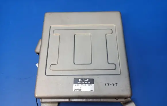 Jaguar XJ X308 Climate control unit LNC7600AE MB1773003202